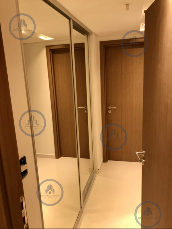Apartamento ID.174 - Venta de apartamento de 2 dormitorios más dependencia y parrillero en Playa Mansa