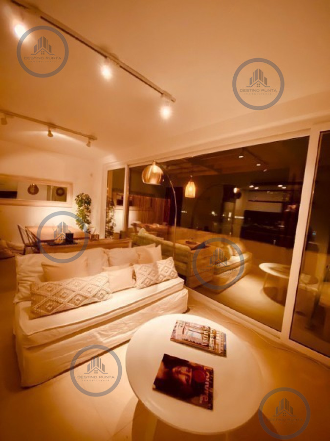Venta de Apartamento de 3 Dormitorios y Parrillero en La Barra, a 100 metros del Mar — fotografía 2