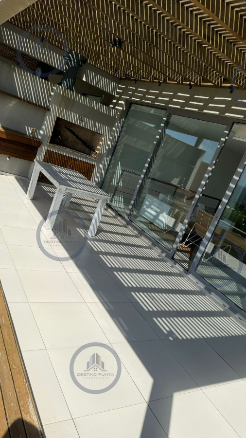 Apartamento ID.2426 - Alquiler temporal de apartamento de 2 dormitorios con parrillero y patio en punta ballena 