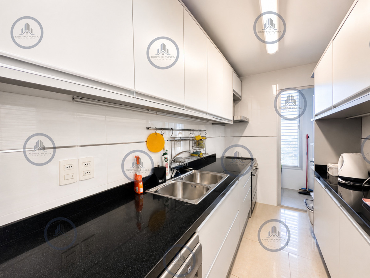 Apartamento ID.2025 - Apartamento en Venta, Península de Punta del Este. 3 Dormitorios con vista, reciclado 
