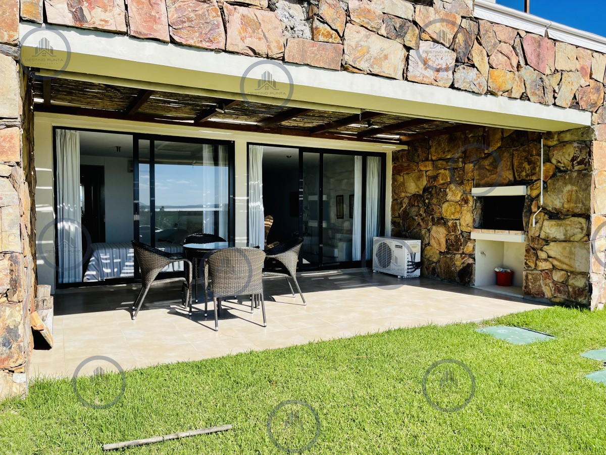 Apartamento ID.506 - Venta y alquiler temporario de apartamento de un dormitorio con parrillero en exclusivo complejo de Punta Ballena