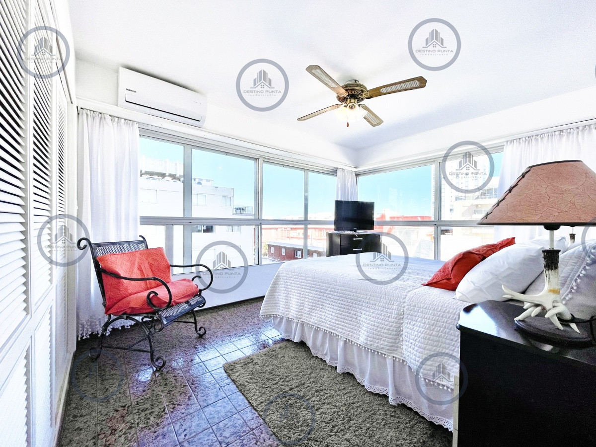 Apartamento ID.824 - Apartamento de 2 Dormitorios Reciclado, Península de Punta del Este