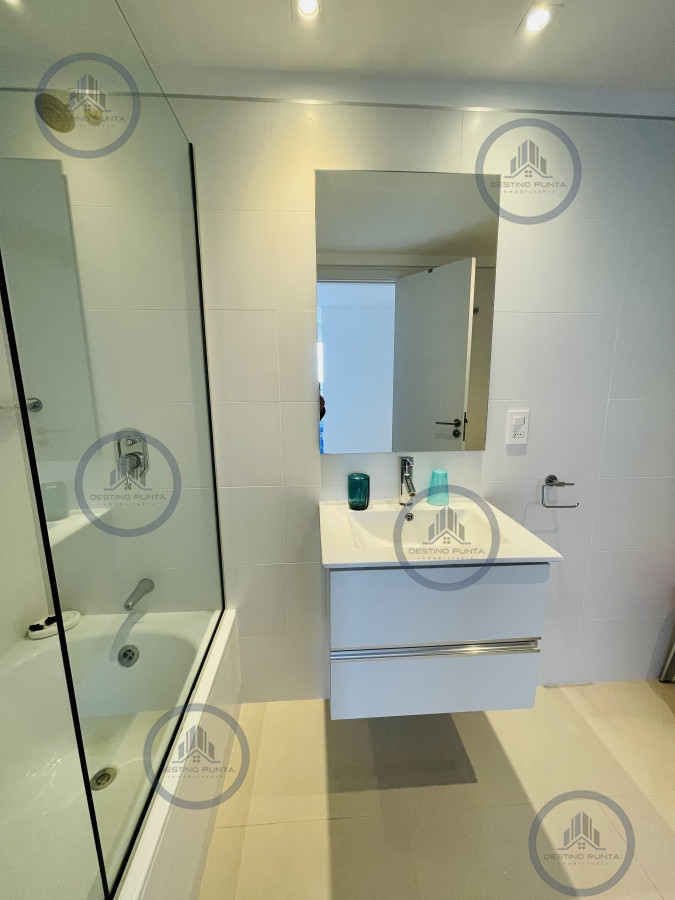 Apartamento ID.881 - Apartamento de 2 Dormitorios en Venta a metros de playa Brava, Punta del Este