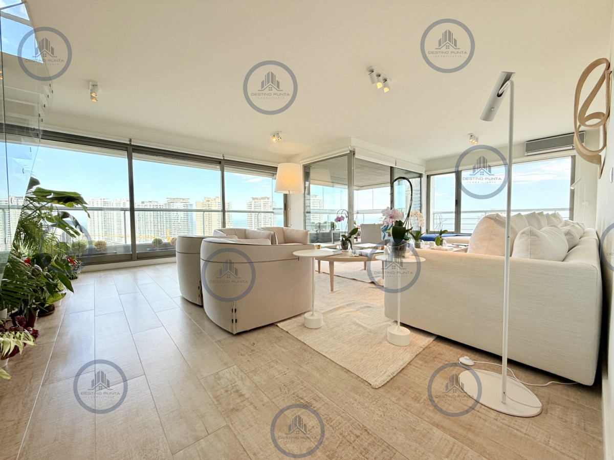 Apartamento ID.2036 - Apartamento Penthouse finamente decorado de 3 dormitorios con parrillero propio en venta, Roosevelt Brava, Punta del Este