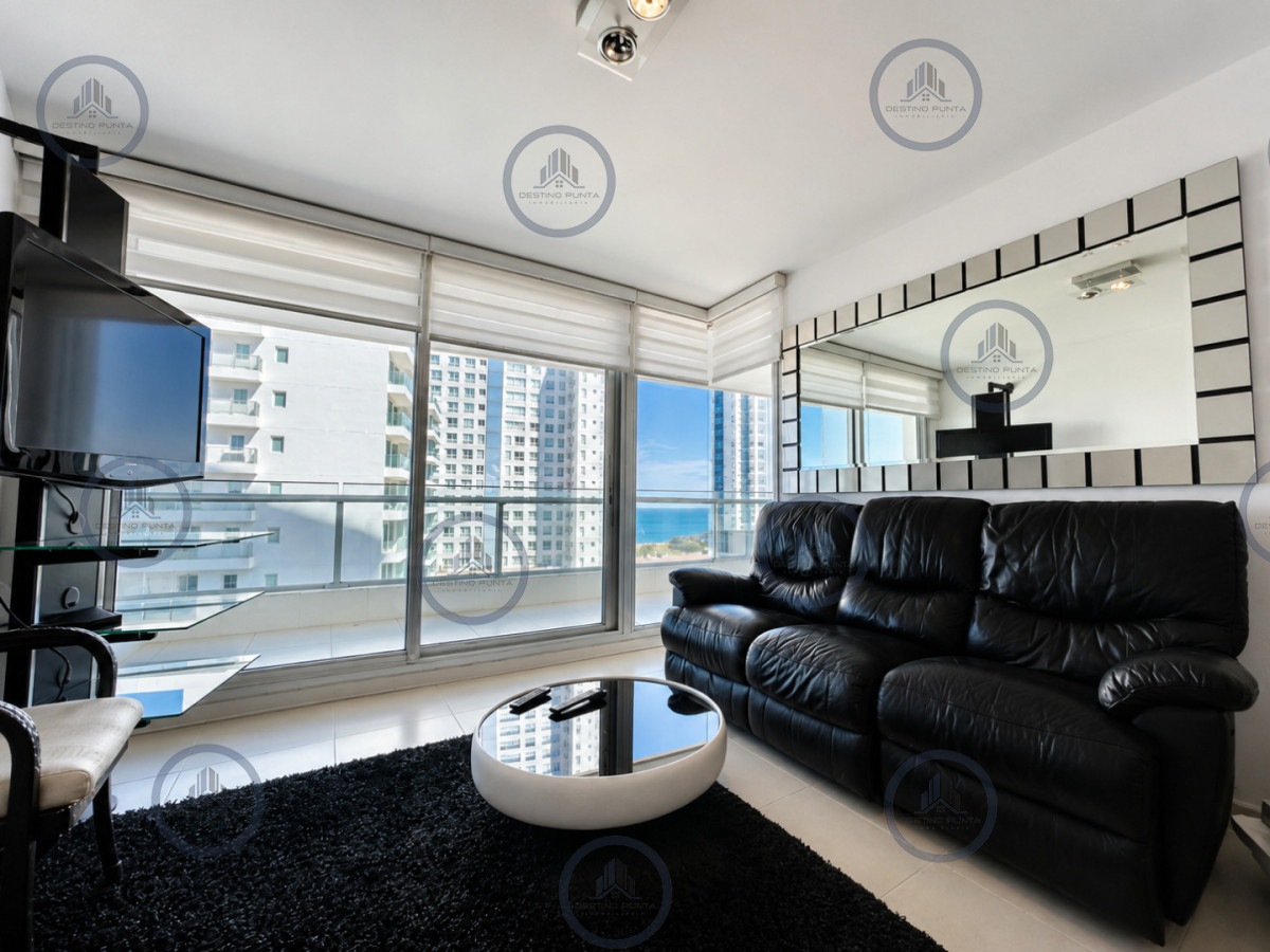 Apartamento ID.58 - Apartamento de 2 Dormitorios a metros del mar y torre moderna, playa Mansa, Punta del Este