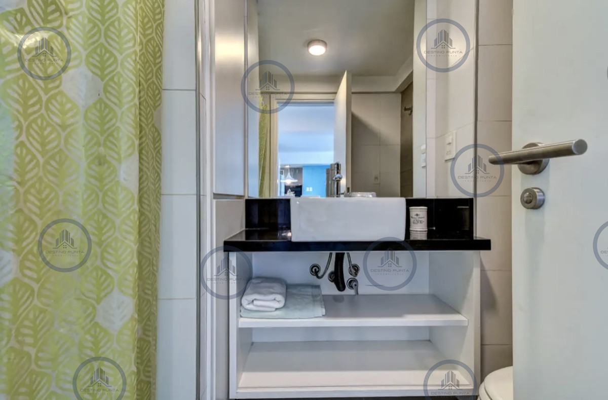 Apartamento ID.541 - Apartamento Céntrico de 2 Dormitorios con Vista al Mar, en el corazón de la Península de Punta del Este