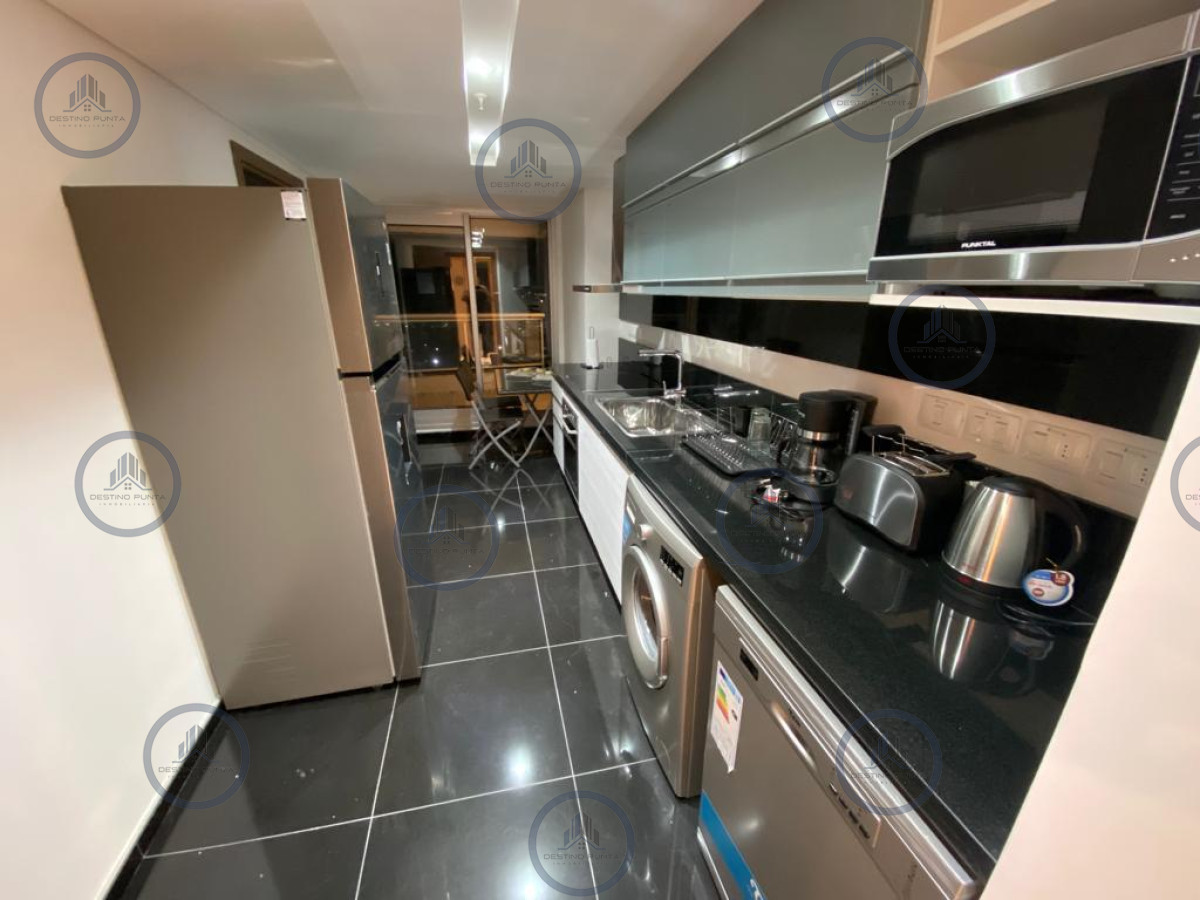 Apartamento ID.173 - Apartamento piso alto de 2 dormitorios en suite más dependencia de servicio y parrillero, Playa Brava