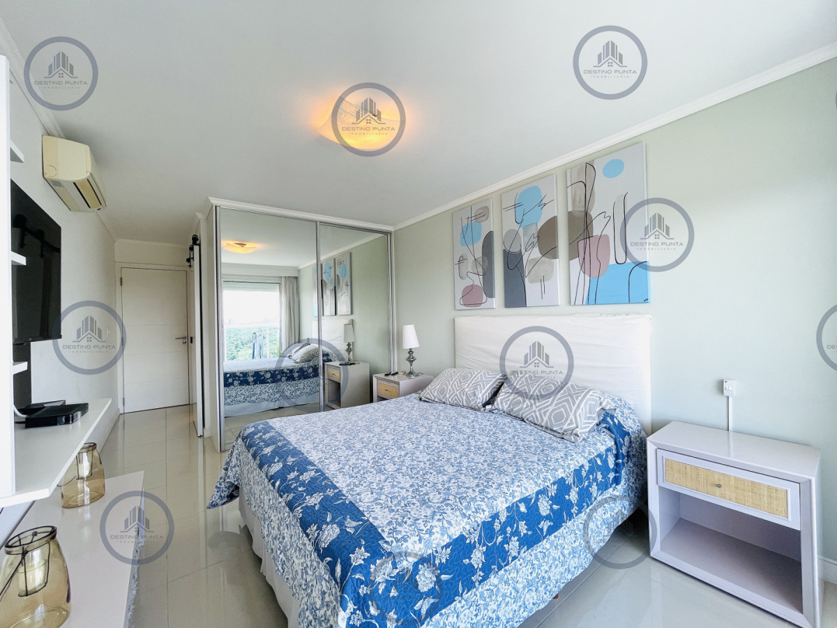 Apartamento ID.1755 - Moderno Apartamento de 2 Dormitorios en Venta, Playa Mansa 