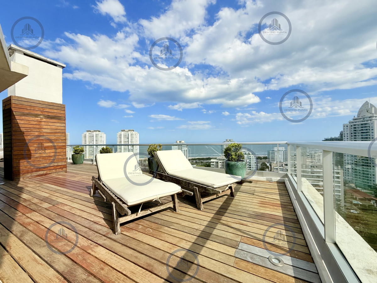 Apartamento ID.2036 - Apartamento Penthouse finamente decorado de 3 dormitorios con parrillero propio en venta, Roosevelt Brava, Punta del Este