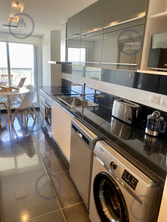 Apartamento ID.175 - Alquiler temporal de apartamento piso alto de 2 dormitorios más servicio en playa brava 