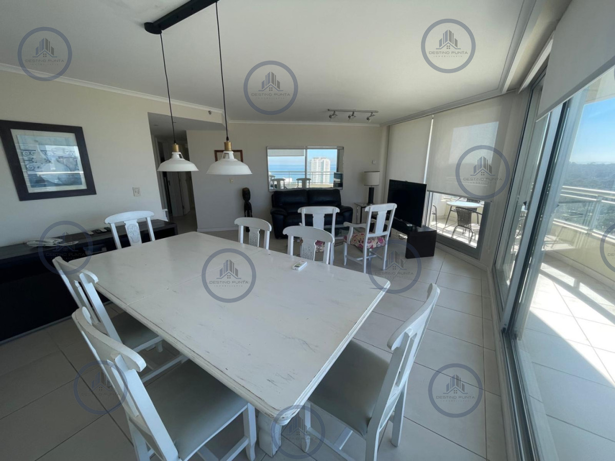 Apartamento ID.3127 - Apartamento luminoso con variedad de servicios en venta, 3 dormitorios, zona Roosevelt Playa Brava