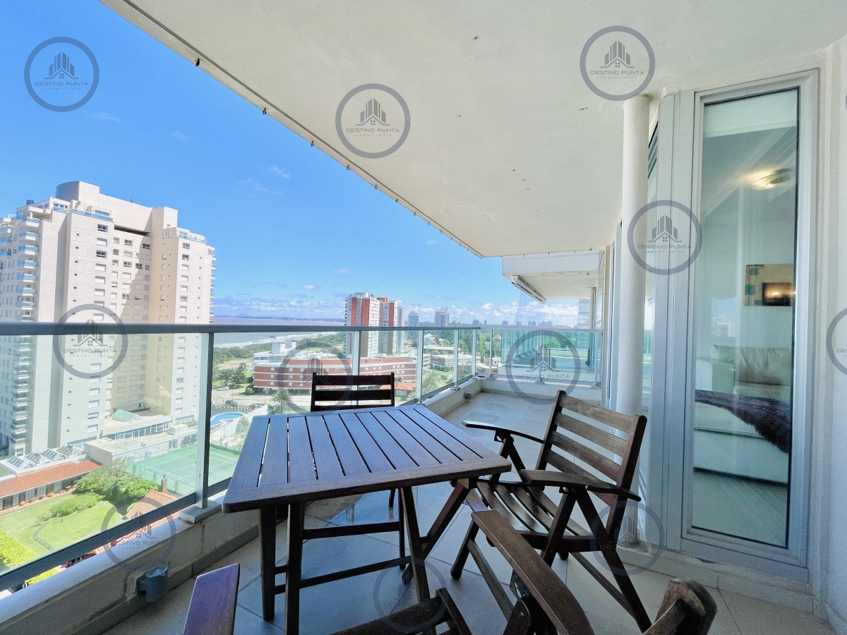 Apartamento ID.1660 - Apartamento de 2 Dormitorios, Vista al Mar y Parrillero en Playa Mansa, Venta