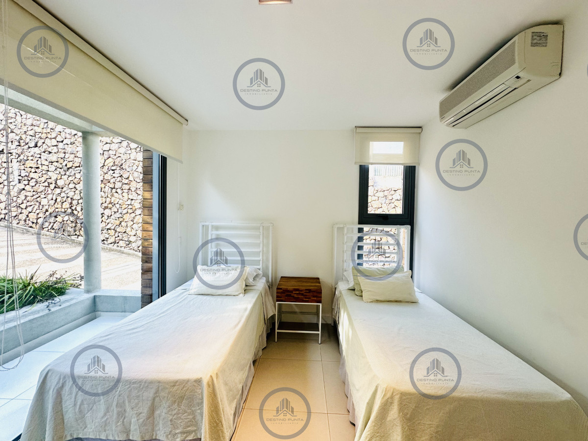 Apartamento ID.112 - Venta OPORTUNIDAD de exclusivo departamento de tres dormitorios y Parrillero en Punta Ballena
