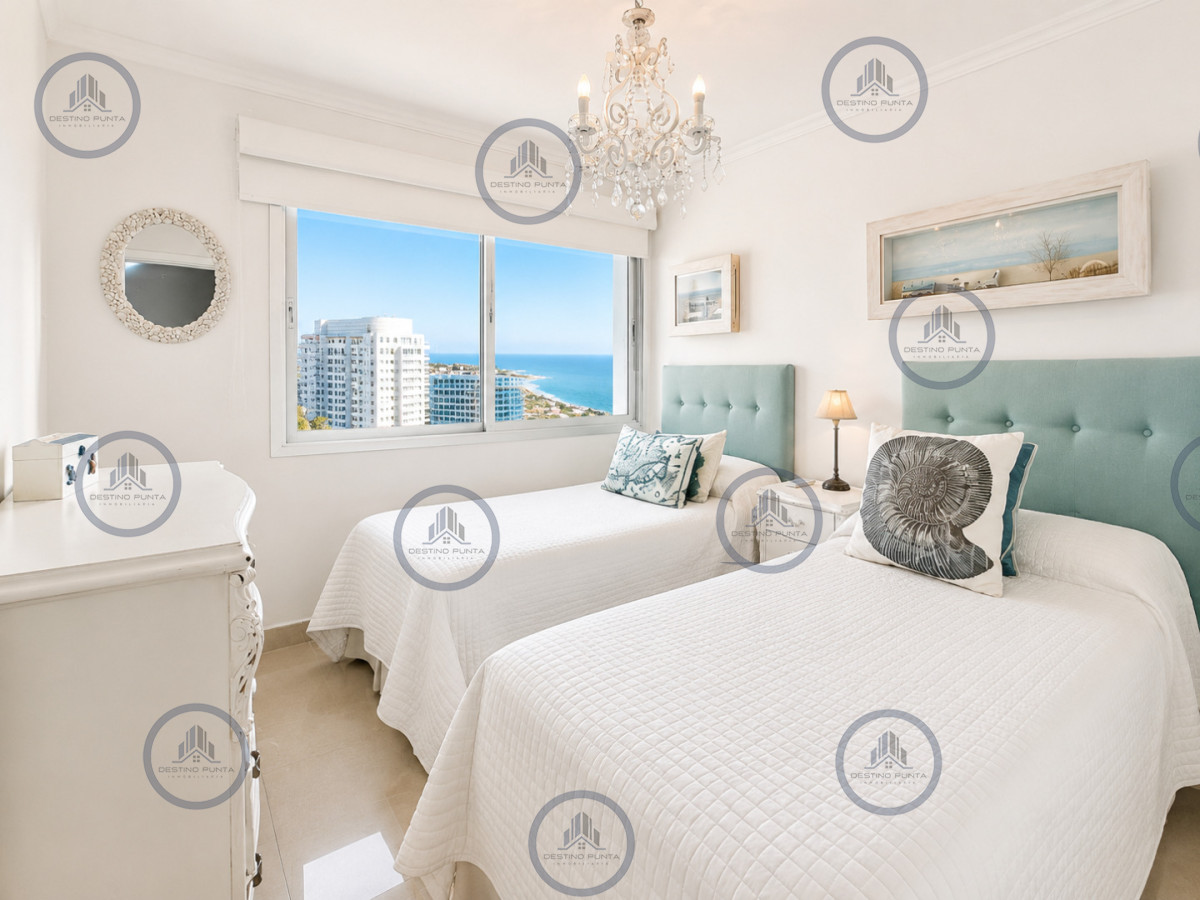 Apartamento ID.2321 - Penthouse Dúplex de 3 Dormitorios y Parrillero en Playa Mansa, Punta del Este