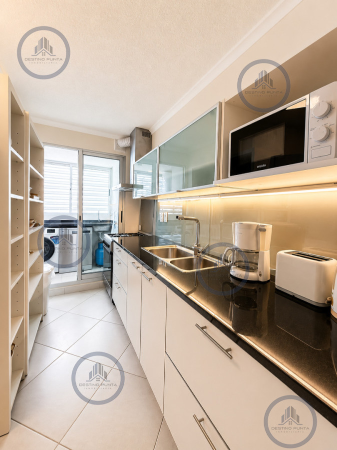 Apartamento ID.3127 - Apartamento luminoso con variedad de servicios en venta, 3 dormitorios, zona Roosevelt Playa Brava