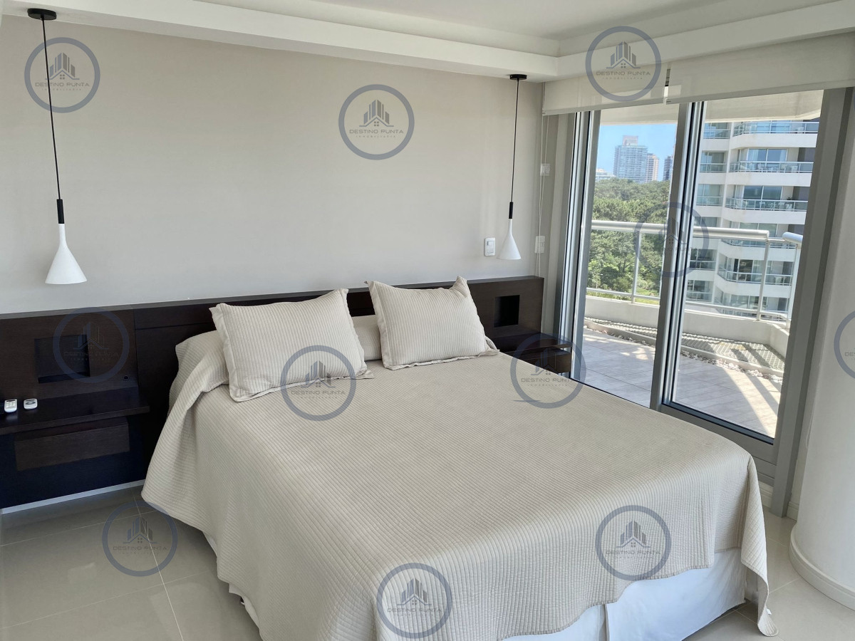 Apartamento ID.2307 - Venta Excelente Apartamento de 2 Dormitorios + Servicio en Brava con Vista al Mar