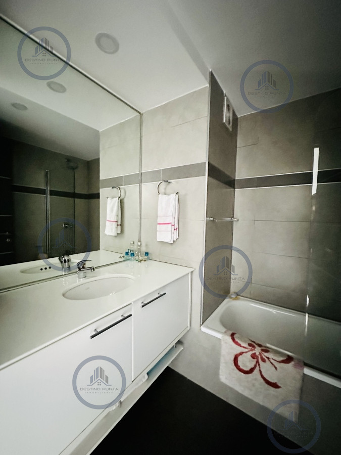 Apartamento ID.1529 - Alquiler temporal y anual de apartamento de tres dormitorios frente al mar en Pinares, playa Mansa