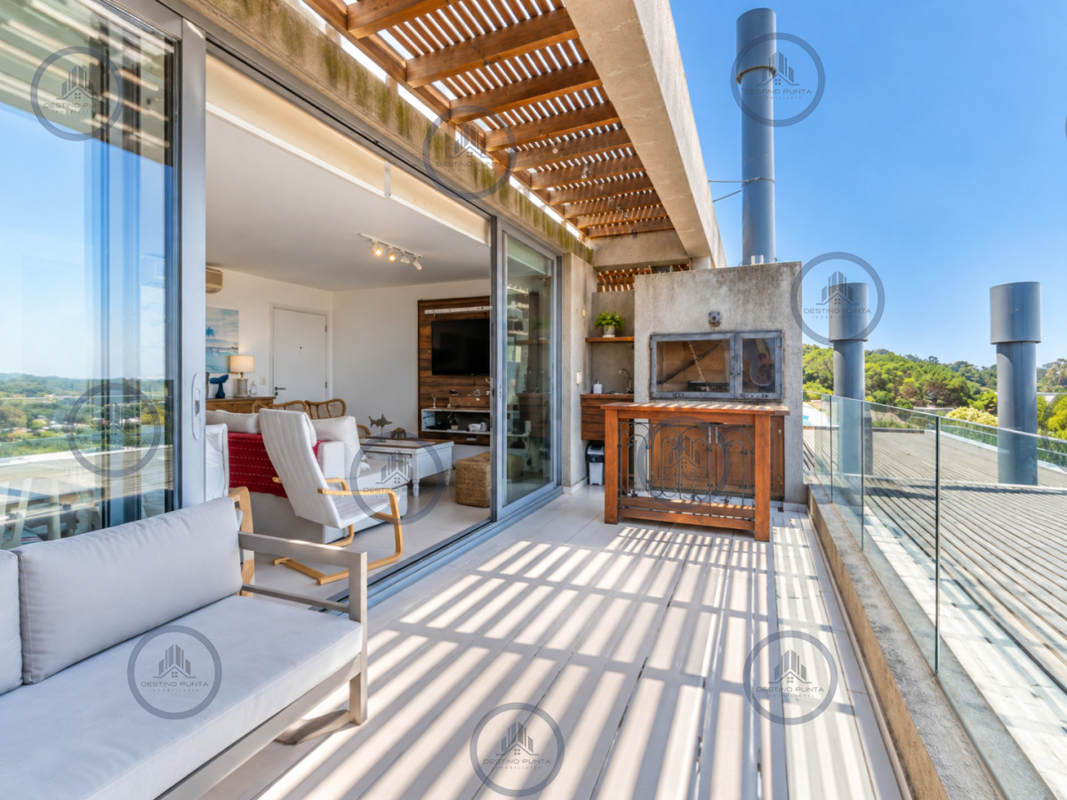 Apartamento ID.2466 - Venta de Apartamento de 2 Dormitorios y Parrillero en la Loma de la Ballena en exclusivo complejo