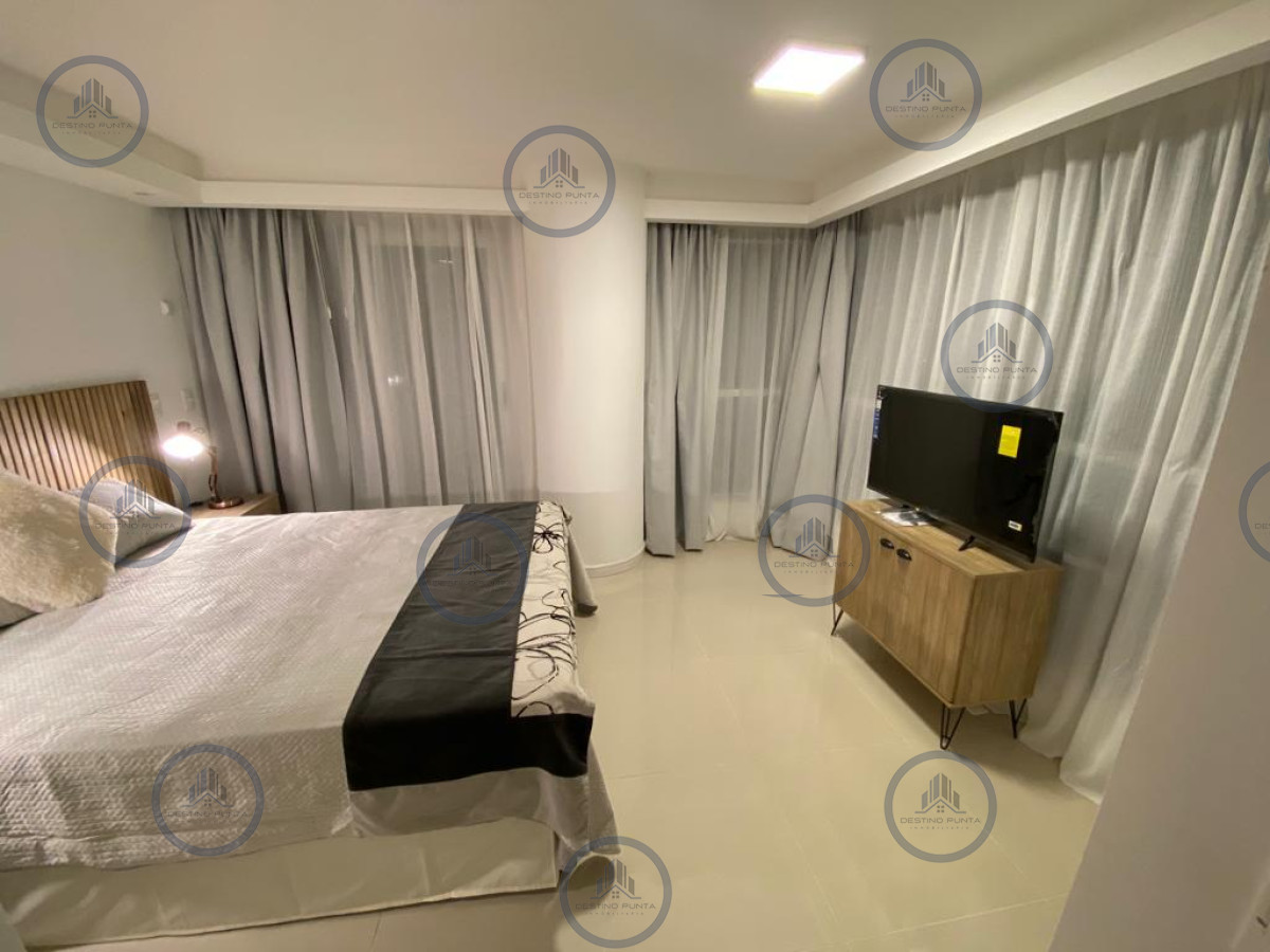 Apartamento ID.173 - Apartamento piso alto de 2 dormitorios en suite más dependencia de servicio y parrillero, Playa Brava