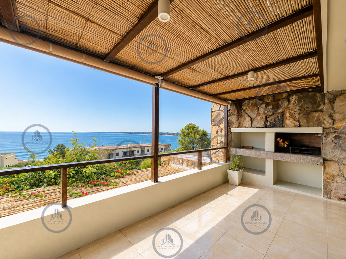 Apartamento ID.2462 - Excelente y amplio departamento duplex en venta de 3 dormitorios mas dependencia con parrillero, Punta Ballena