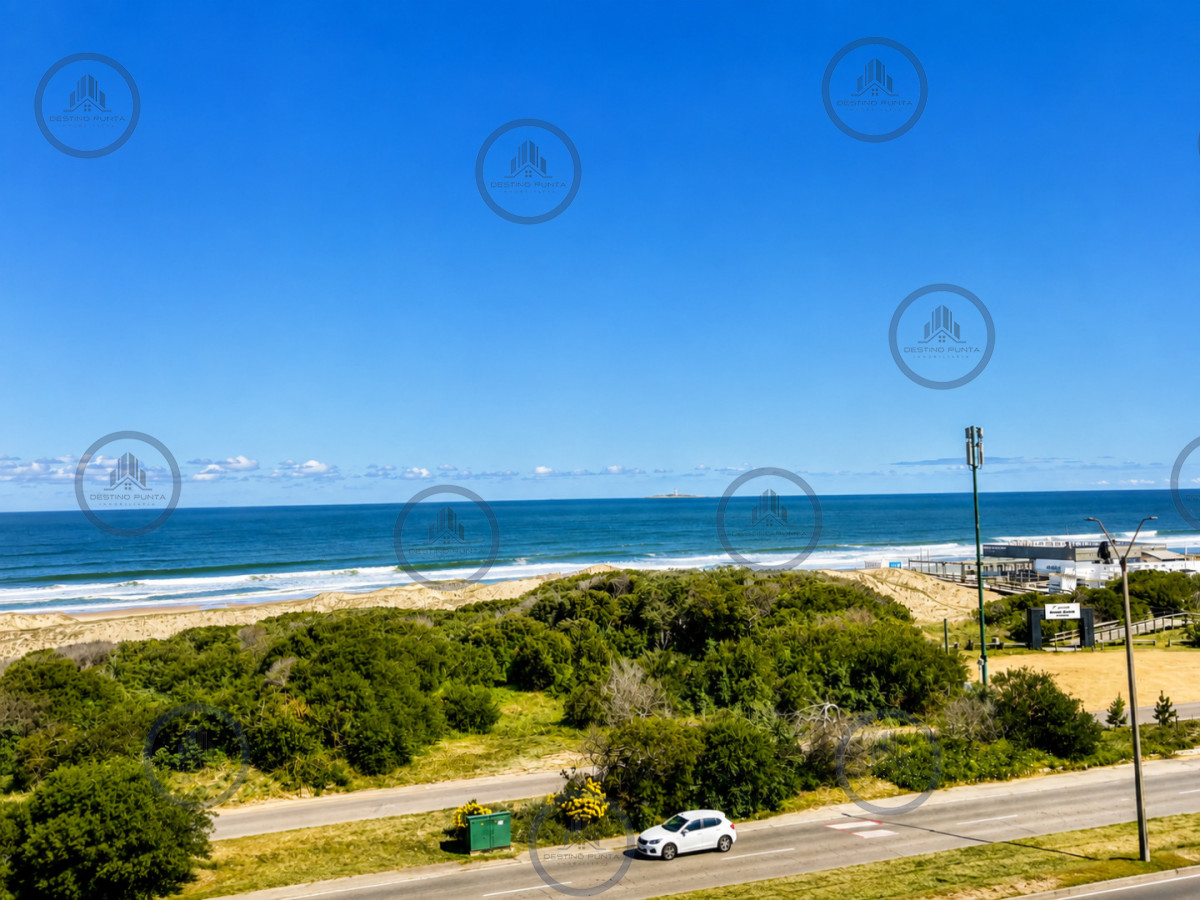 Apartamento ID.2985 - Penthouse de 3 Dormitorios con Barbacoa en Primera Línea del Mar, Playa Brava Punta del Este