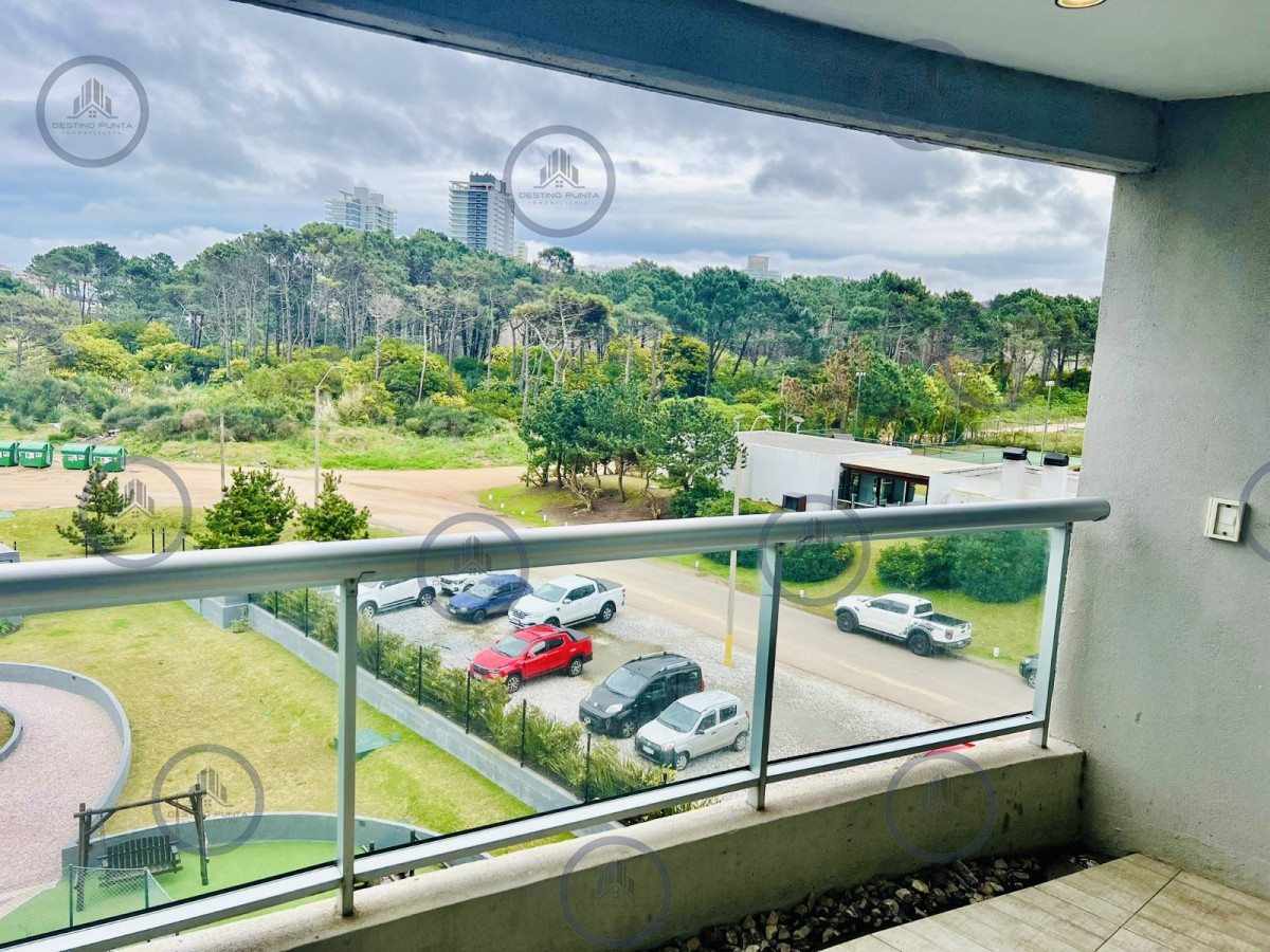 Apartamento ID.441 - Apartamento de 2 Dormitorios + Servicio en Playa Brava