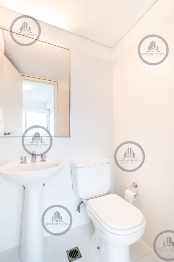 Apartamento ID.25 - Venta y alquiler temporario de apartamento de tres dormitorios mas dependencia de servicio en Playa Brava