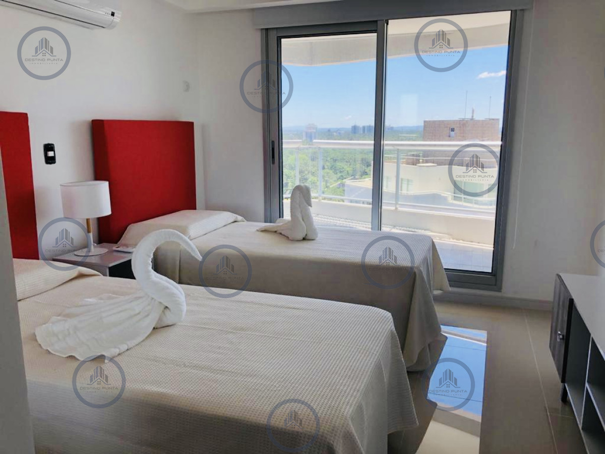 Apartamento ID.167 - Venta y alquiler temporario de apartamento piso alto en torre con servicios. Dos dormitorios más dependencia 