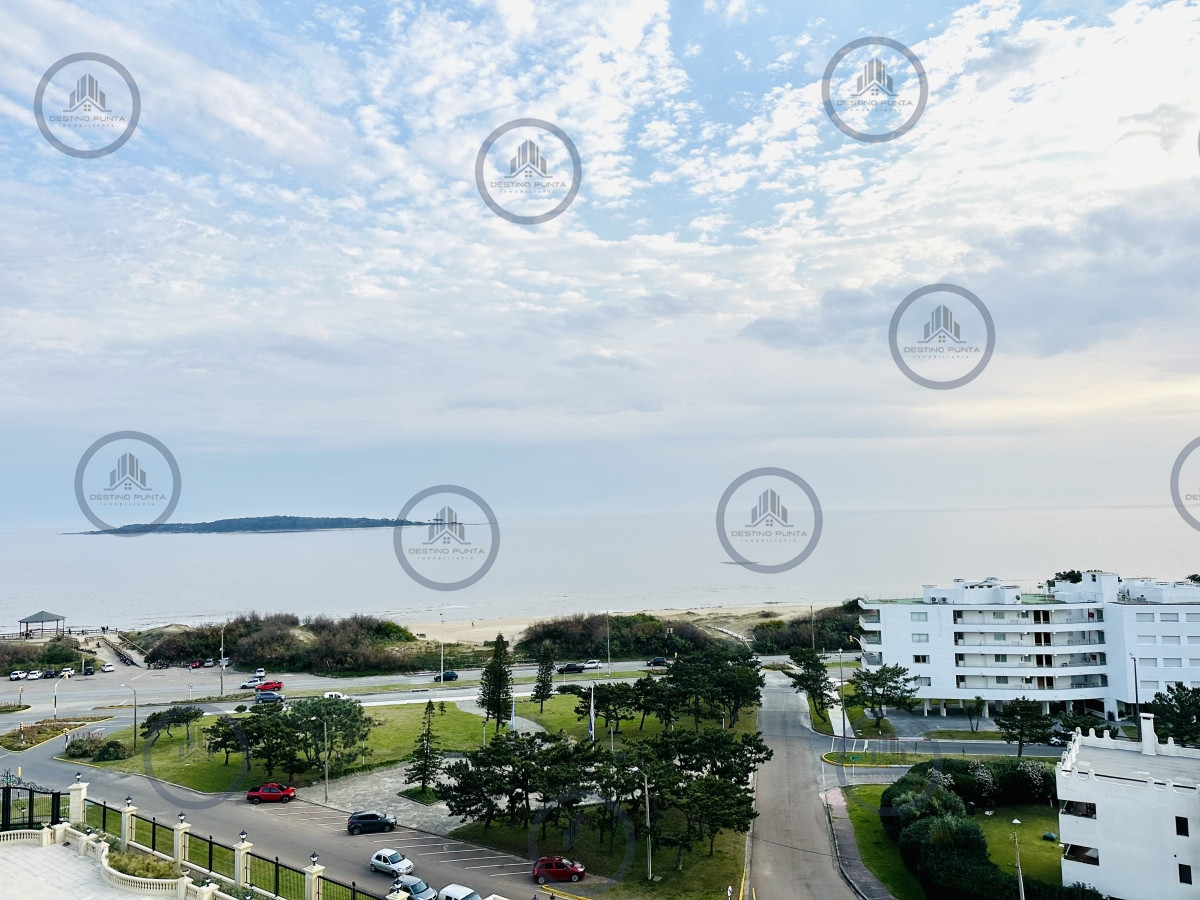 Alquiler temporal de excelente apartamento de 3 dormitorios en edificio Le Jardin, Playa Mansa — fotografía 4