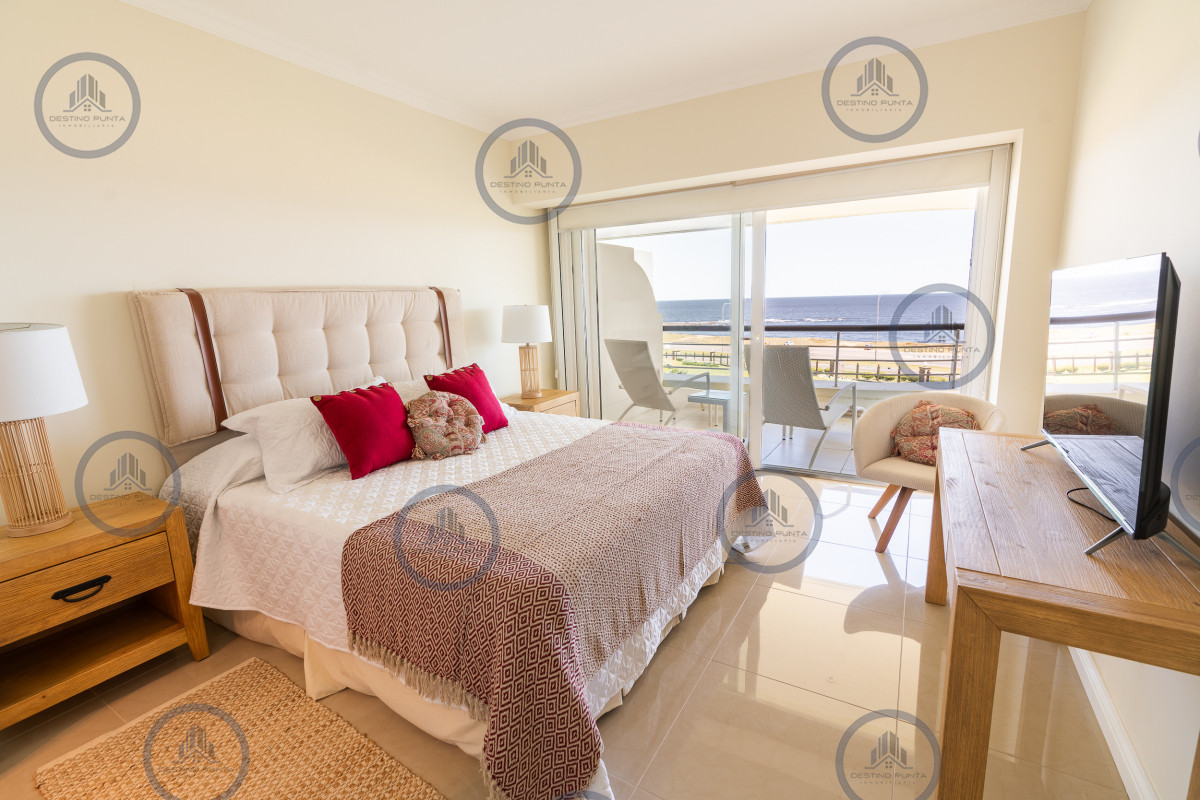 Apartamento ID.231 - Exclusivo penthouse en venta de 3 dormitorios vista al mar, piscina y parrillero de uso exclusivo sonbre Playa Mansa, Pinares