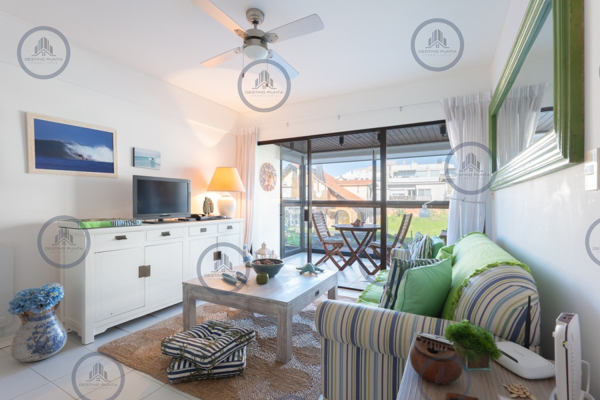 Apartamento ID.2593 - Apartamento de 2 Dormitorios frente al Mar, en Venta, Península de Punta del Este
