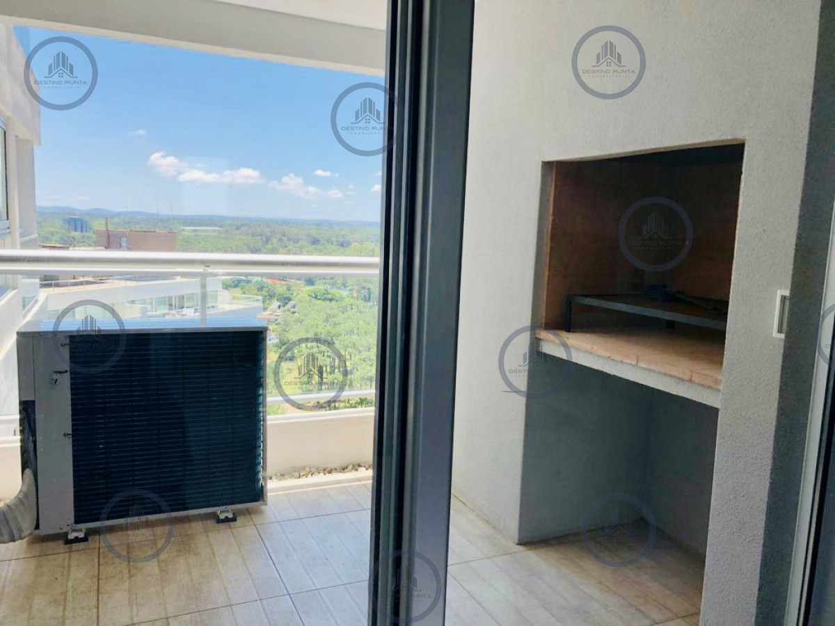 Apartamento ID.142 - Venta y Alquiler temporario de apartamento de dos dormitorios con parrillero de uso exclusivo, Playa Brava, Punta del Este