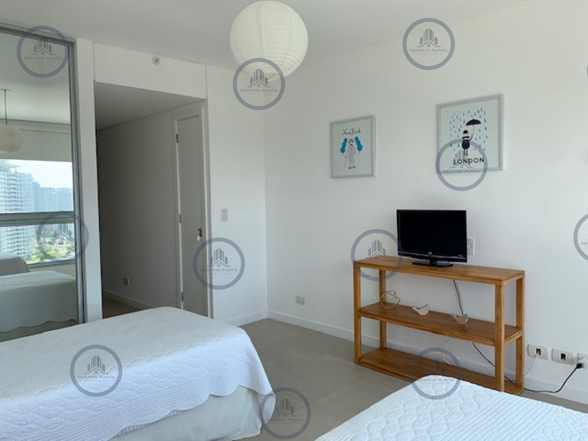 Apartamento ID.51 - Alquiler temporario de apartamento de dos dormitorios más dependencia de servicio sobre Playa Brava, Punta del Este