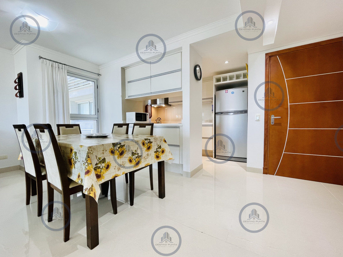 Apartamento de 2 Dormitorios con Parrillero propio, Playa Mansa Punta del Este — fotografía 4
