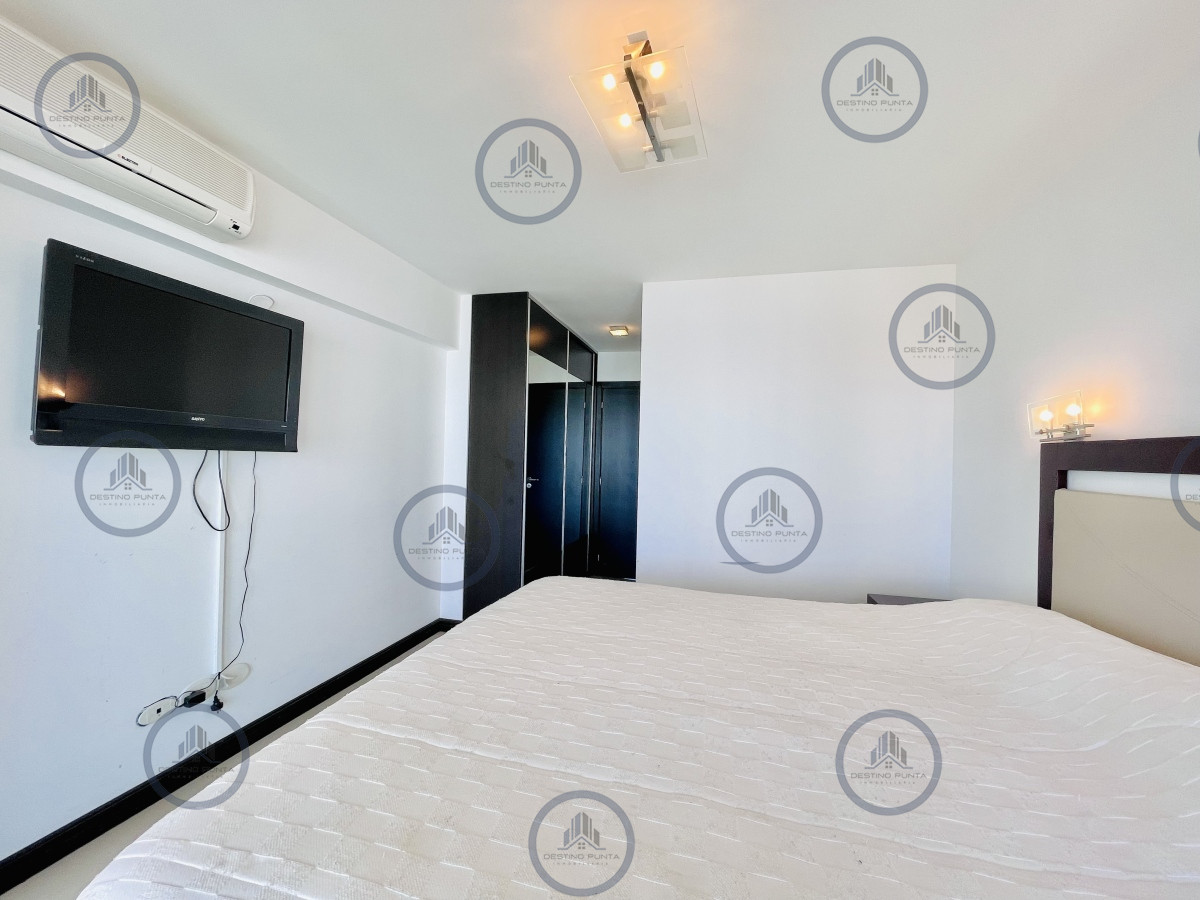 Apartamento ID.1660 - Apartamento de 2 Dormitorios, Vista al Mar y Parrillero en Playa Mansa, Venta