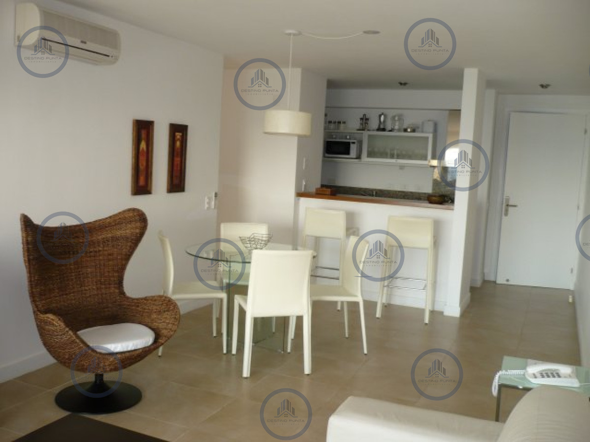 Apartamento ID.506 - Venta y alquiler temporario de apartamento de un dormitorio con parrillero en exclusivo complejo de Punta Ballena