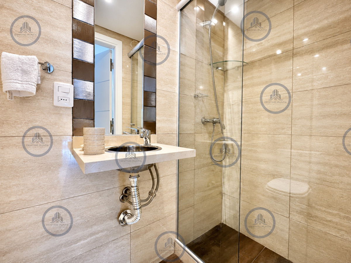 Apartamento ID.2321 - Penthouse Dúplex de 3 Dormitorios y Parrillero en Playa Mansa, Punta del Este
