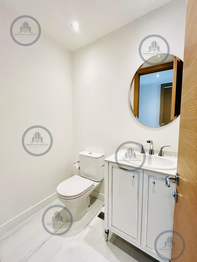Apartamento ID.2287 - Exclusiva unidad de 4 dormitorios en suite en Fendi Chateu Playa Mansa Disponible Alquiler Anual