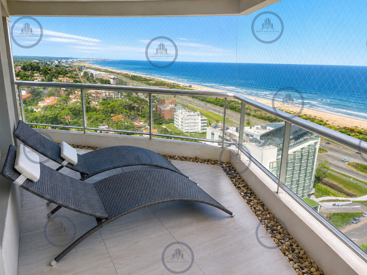 Apartamento ID.1776 - Venta de gran apartamento de 3 dormitorios con parrillero propio en Playa Brava, Punta del Este