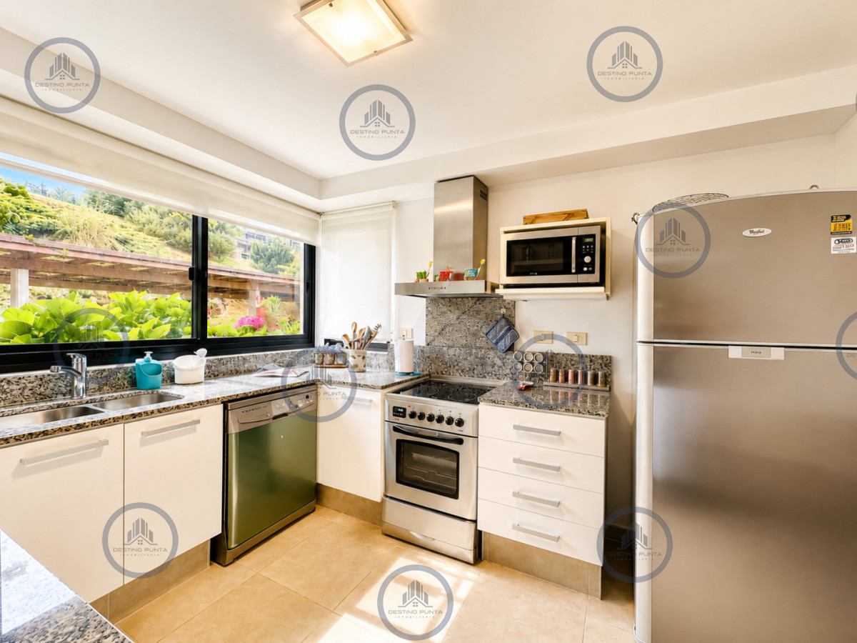 Apartamento ID.2462 - Excelente y amplio departamento duplex en venta de 3 dormitorios mas dependencia con parrillero, Punta Ballena
