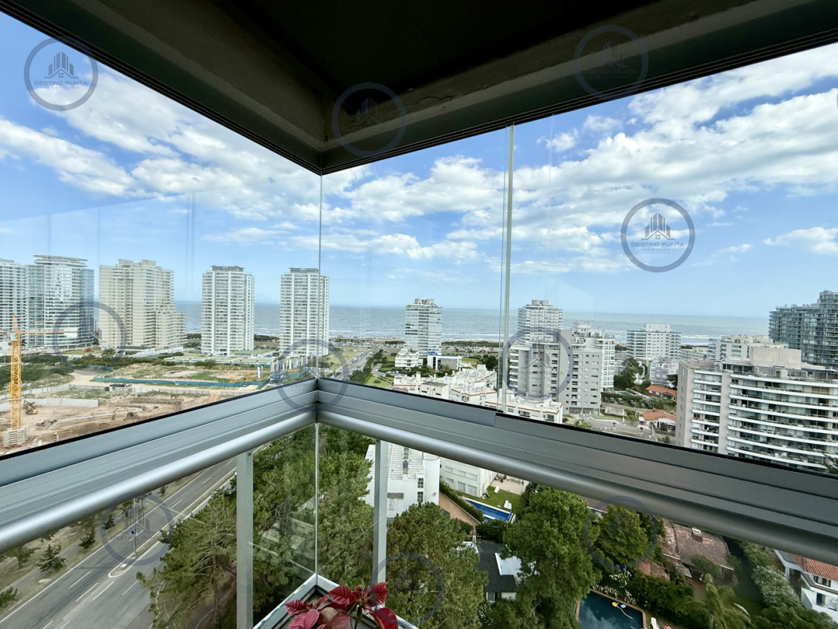 Apartamento ID.2036 - Apartamento Penthouse finamente decorado de 3 dormitorios con parrillero propio en venta, Roosevelt Brava, Punta del Este