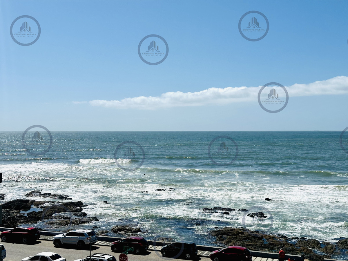 Apartamento ID.2461 - Alquiler y venta de apartamento con vista al Mar en Península de 3 dormitorios más dependencia