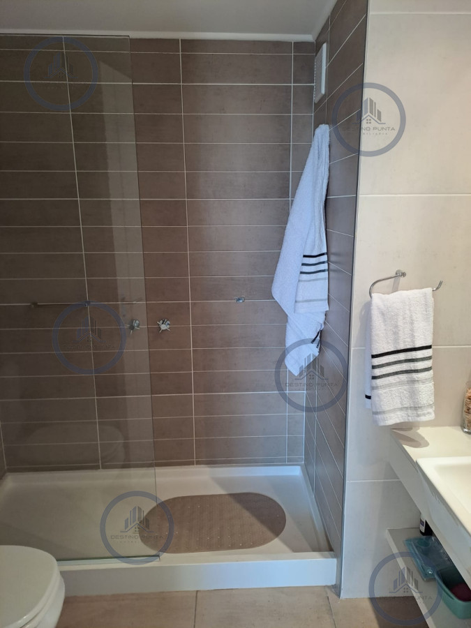 Apartamento ID.916 - Alquiler temporario de apartamento de dos dormitorios con dos baños en torre con servicios sobre Roosevelt