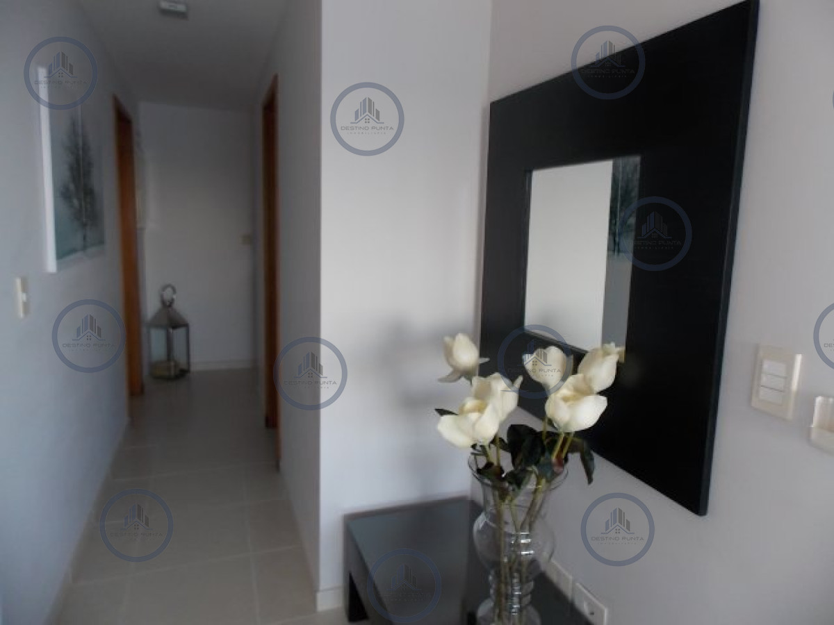 Apartamento ID.86 - Venta  de apartamento esquinero de tres dormitorios en Playa Mansa