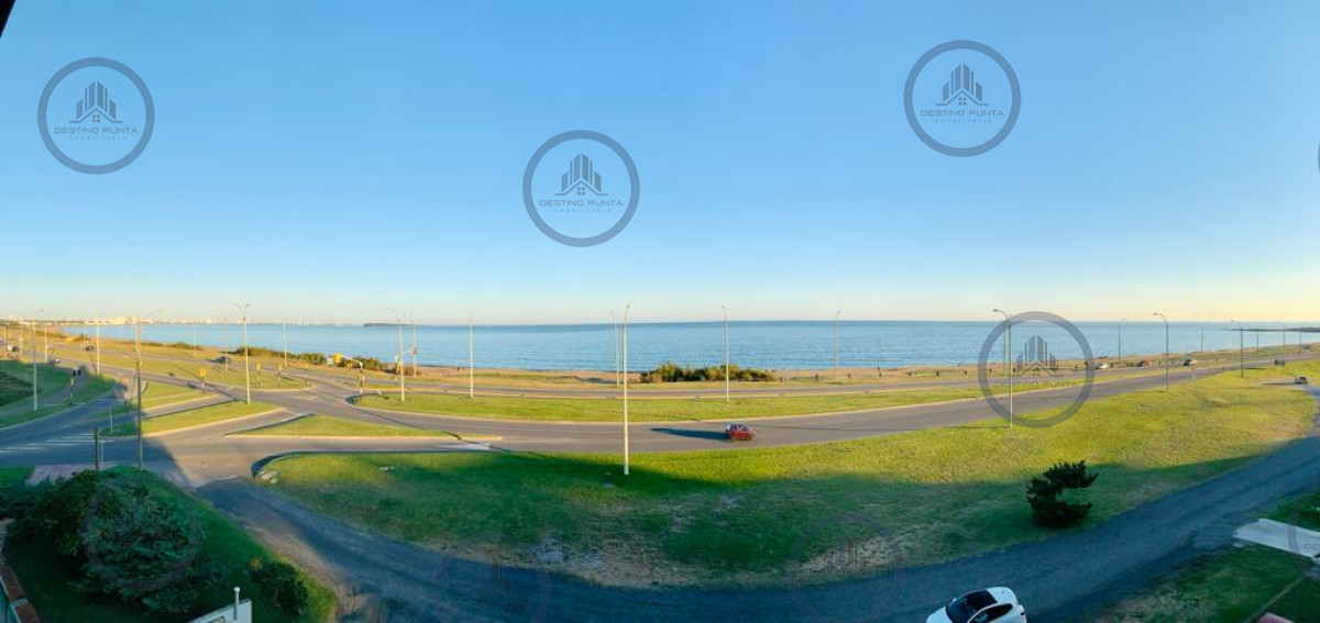 Penthouse a Estrenar de 2 Dormitorios frente a Playa Mansa - Venta — fotografía 1