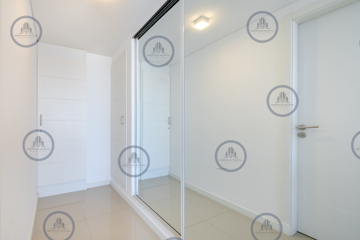 Apartamento ID.248 - Apartamento de 2 Dormitorios en Playa Brava con Vista al Mar - Venta