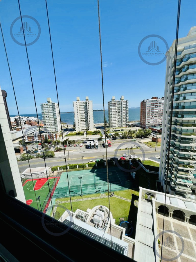 Apartamento ID.994 - Alquiler temporario de apartamento de tres dormitorios en torre de categoría sobre Playa Brava, Punta del Este