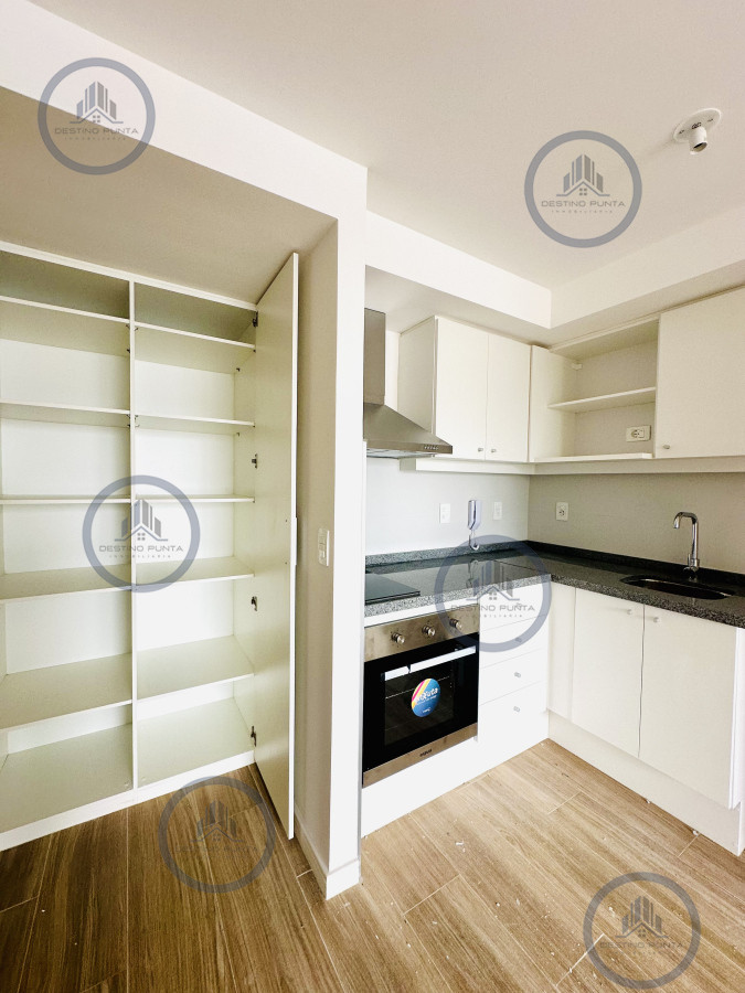 Apartamento ID.1196 - Apartamento de 2 Dormitorios Alquiler Anual, Playa Brava, Punta del Este