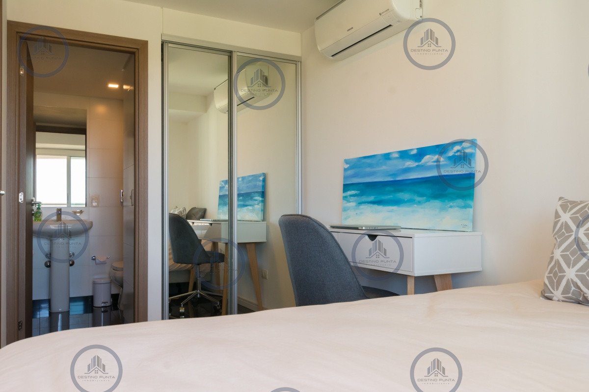 Apartamento ID.301 - Excelente Apartamento de 2 Dormitorios + Servicio en Brava con Vista al Mar