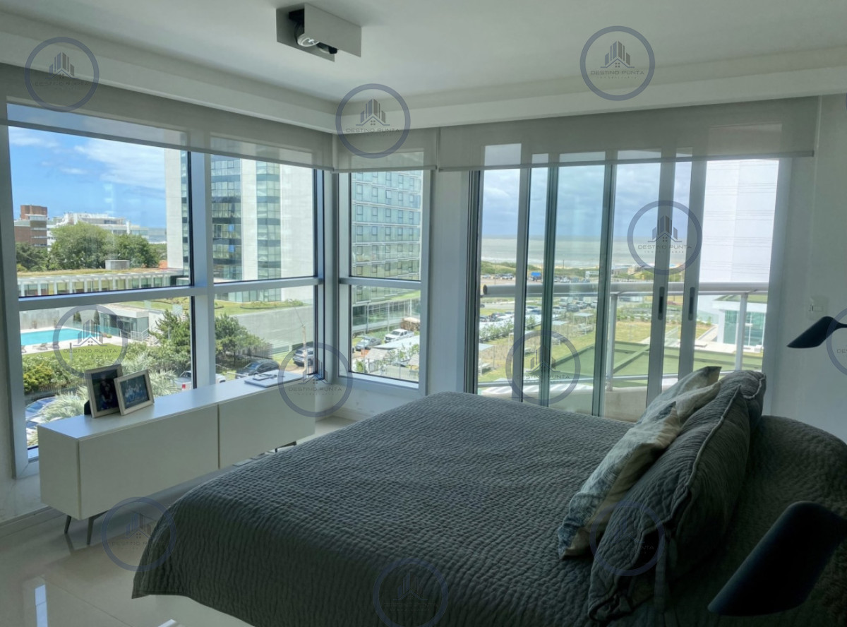 Apartamento ID.2896 - Alquiler temporal apartamento de 3 amplios dormitorios más dependencia con parrillero propio Playa Brava